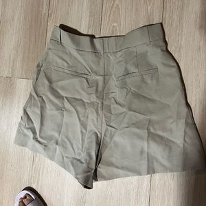 Zara cream size L pleated shorts never worn